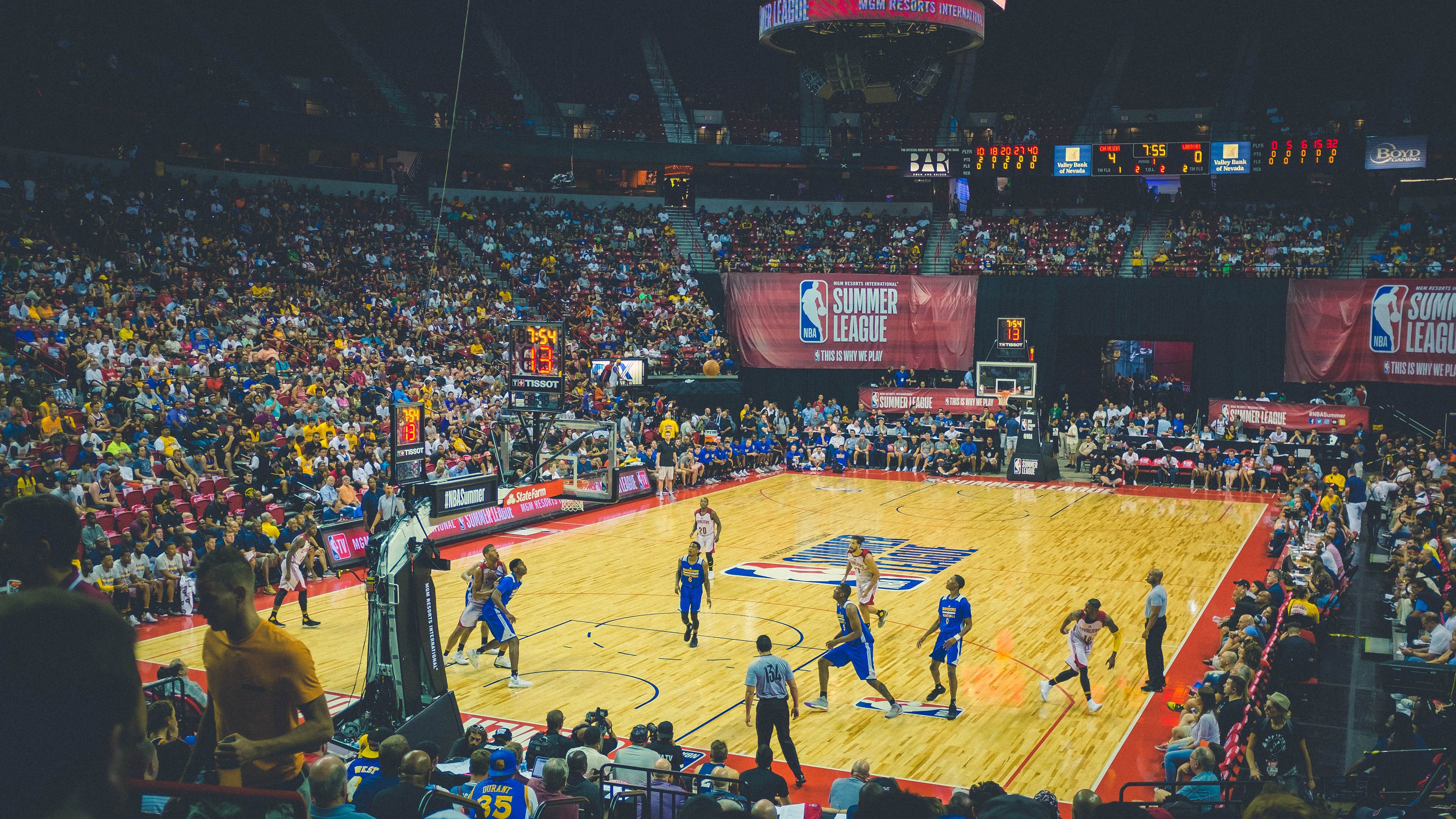 开云在线赛事平台-当青岛的三分雨化身库里，一场碾压背后的篮球哲学革命